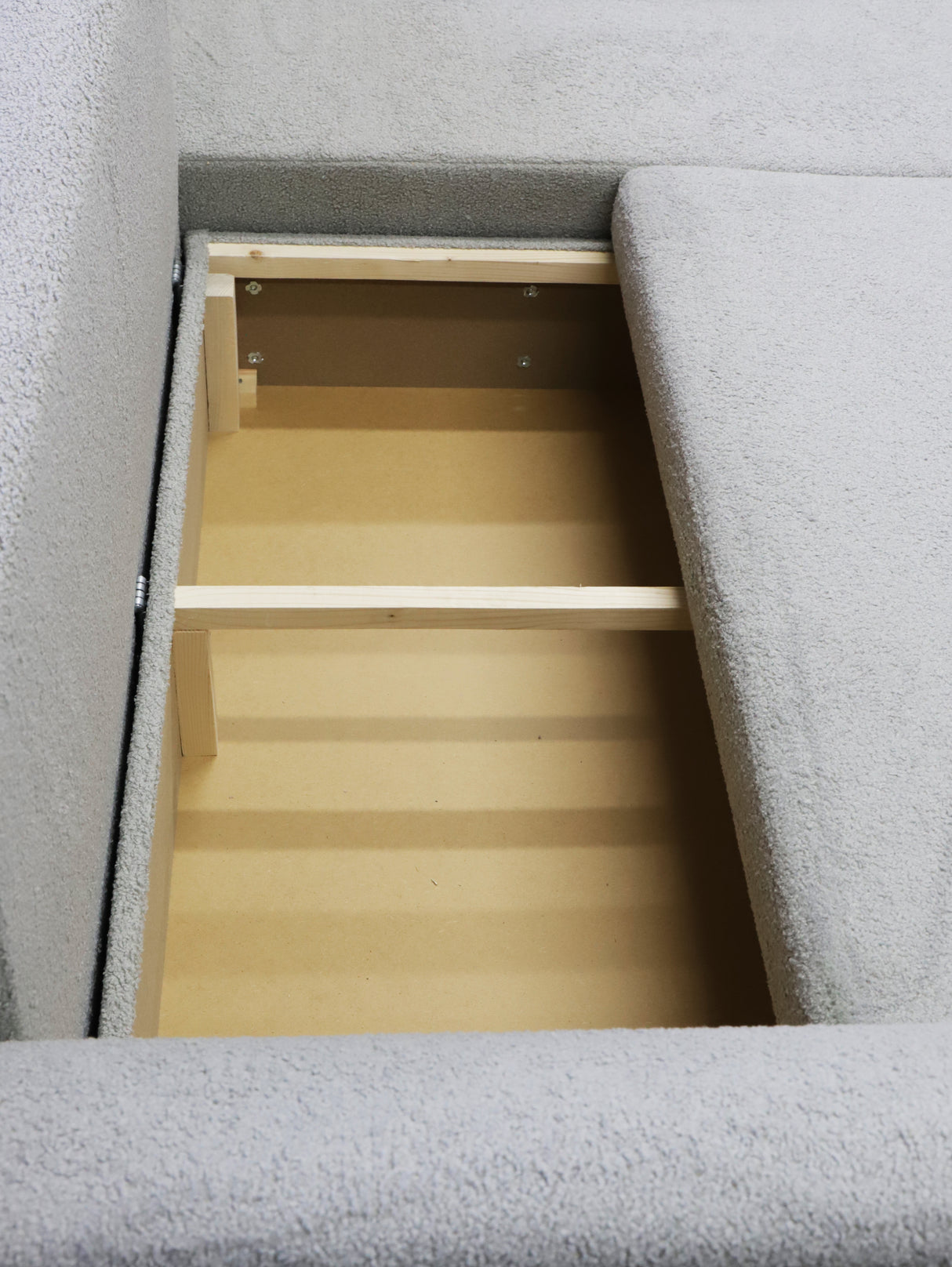 CORNER SOFA BED OSLO WITH OPTIONAL STOLLTHIS MODEL IS UNIVERSAL WHICH MEANS YOU CAN CHOOSE CORNER SIDE DURING ASSEMBLY3x PILLOWS INCLUDED2X STORAGE SPACE BONELL SPRINGS + FOAMAnna Furniture
