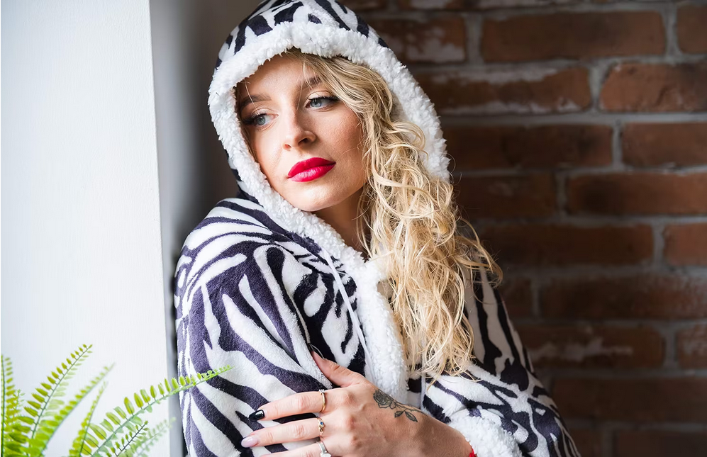 Super Soft Warm Sherpa Fleece Wearable Hoodie Blankets ZEBRA Designs -130 x 180 cmMeet the Super Plush Teddy Fleece Hoodie Blanket, the perfect companion for your cozy nights and cold winter days. Made with love and incredible attention to detail, this bl