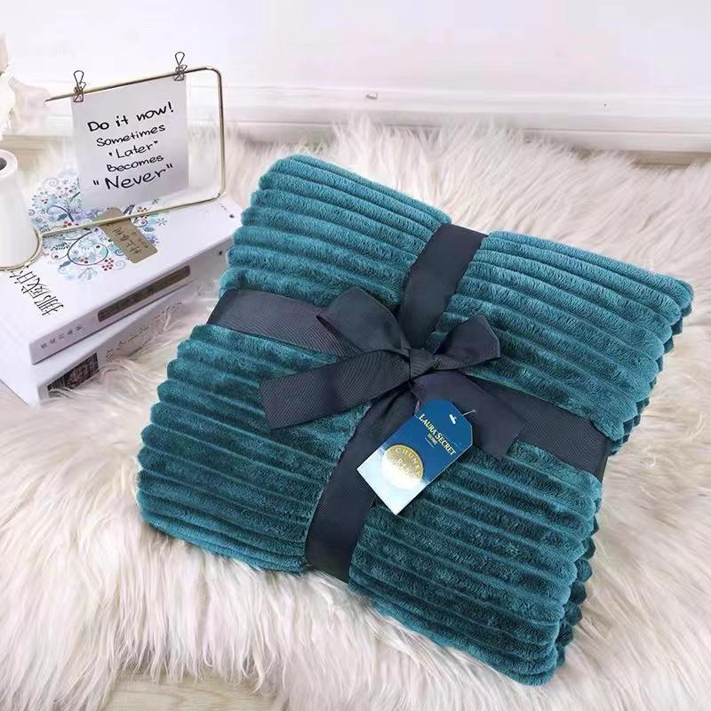 Chunky Ribbed Throw Blankets 150x200cm 100% Polyester - Cozy & Warm - Perfect Blankets for Bed, Sofa, Couch TEALOur chunky throw blanket is big enough to hold a bed, sofa, or couch. It can also be used as a home decoration. Whether you're snuggling up on