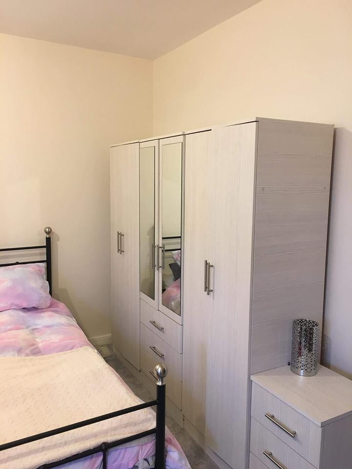 CUSTOMER POHOTOS & REVIEWSVISIT AND LIKE OUR FACEBOOK PAGEAnna Furniture