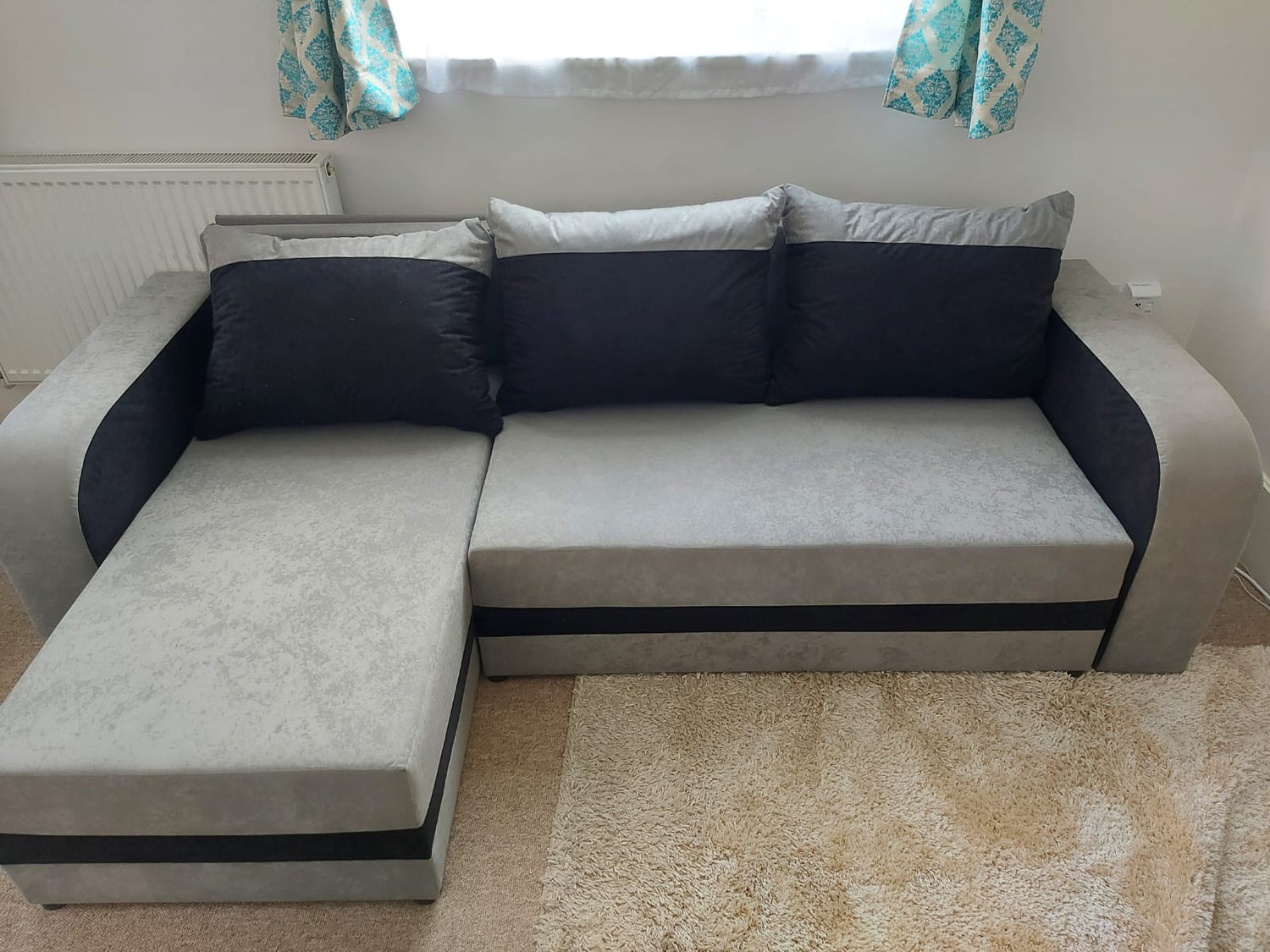 CORNER SOFA BED ALEXA GREY / BLACK 238cm universal RIGHT/LEFT CORNER / FOAMTHIS MODEL IN UNIVERSAL WHICH MEANS YOU CAN CHOOSE CORNER SIDE DURING ASSEMBLY3x PILLOWS INCLUDED1X STORAGE SPACESLEEPING FUNCTIONDIMENTIONSWidth: 238 cmDepth: 140cmSleeping area: