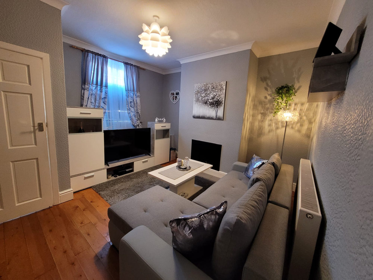 TV WALL UNIT MAXI White Concrete greyOverall dimensions of the wall unit: 2300 x 2000 x 402mm (W x H x D)Number of packages: 2Front:- 15mm white laminated board- melamine rim- glass with a black print- handle: 128mm plasticBody:- 15mm white laminated boar