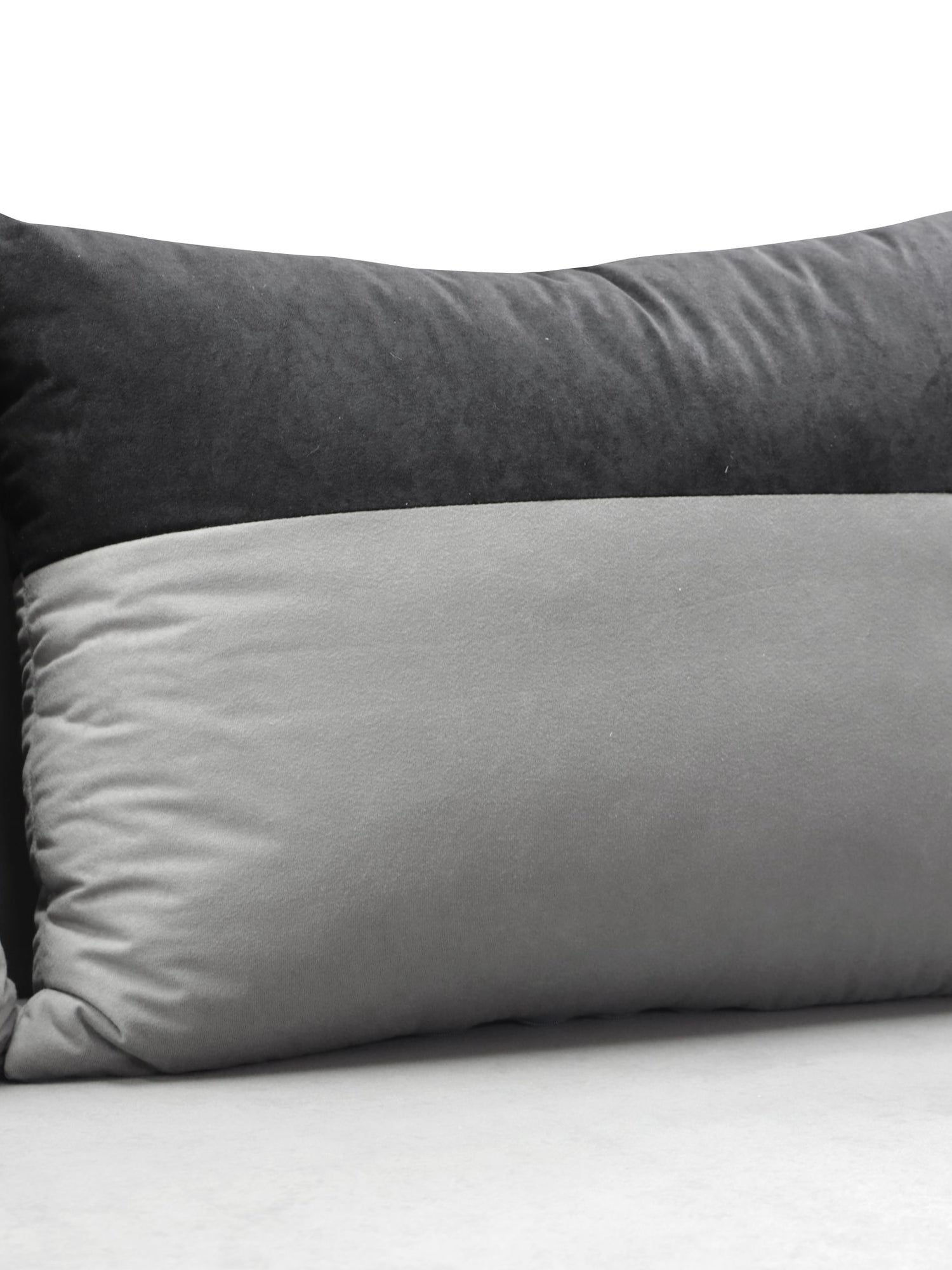 CORNER SOFA BED ALEXIS 228cm universal RIGHT/LEFT CORNER / FOAMTHIS MODEL IN UNIVERSAL WHICH MEANS YOU CAN CHOOSE CORNER SIDE DURING ASSEMBLY3x PILLOWS INCLUDED1X STORAGE SPACESLEEPING FUNCTIONT30 FOAMDIMENTIONSWidth: 228 cmDepth: 138cmSleeping area: 200