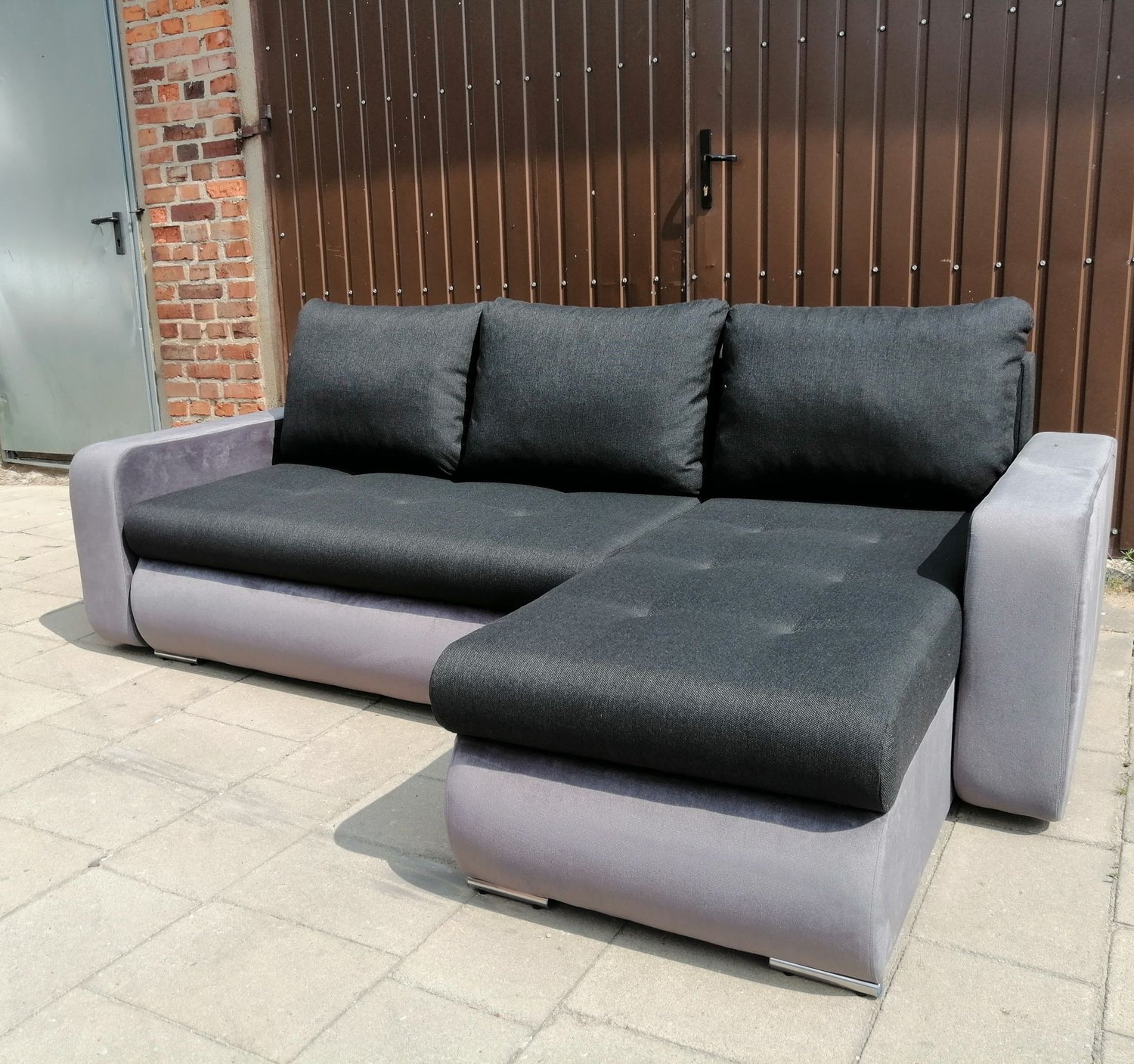 CORNER SOFA BED DAVY CHOICE OF COLOR 238CM / SPRINGS + FOAMTHIS MODEL IS UNIVERSAL WHICH MEANS YOU CAN CHOOSE CORNER SIDE DURING ASSEMBLY BOTTOM FAUX LEATHER 3x PILLOWS INCLUDED1X STORAGE SPACECHROME LEGSWAVY SPRINGS + FOAMDimensions: - width 236 cm - dep
